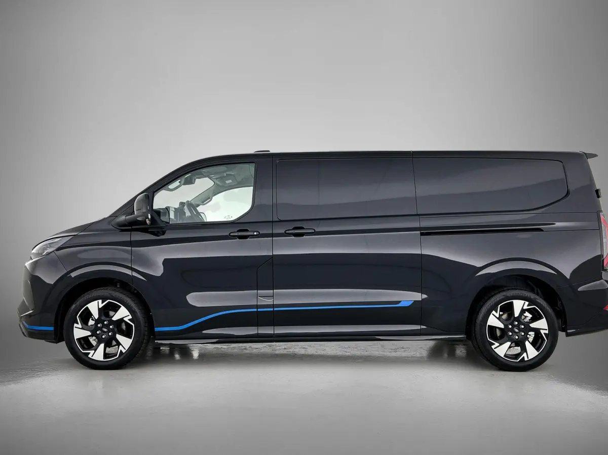 340 2.5 PHEV L2H1 Sport | NIEUW UIT VOORRAAD | 19'' Velgen | B&O | Striping | Ford Voordeel