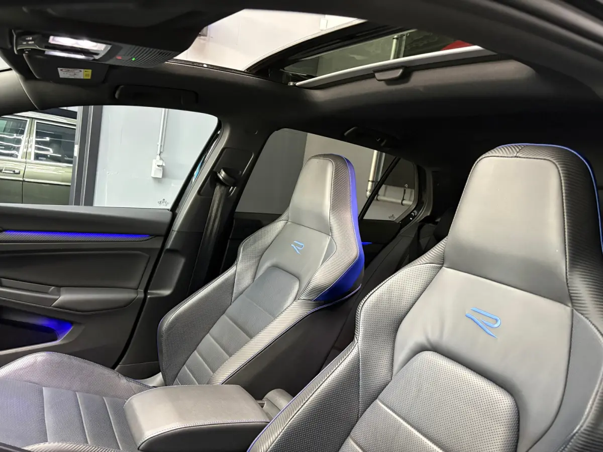 8 R 2.0 TSI 4M Performance