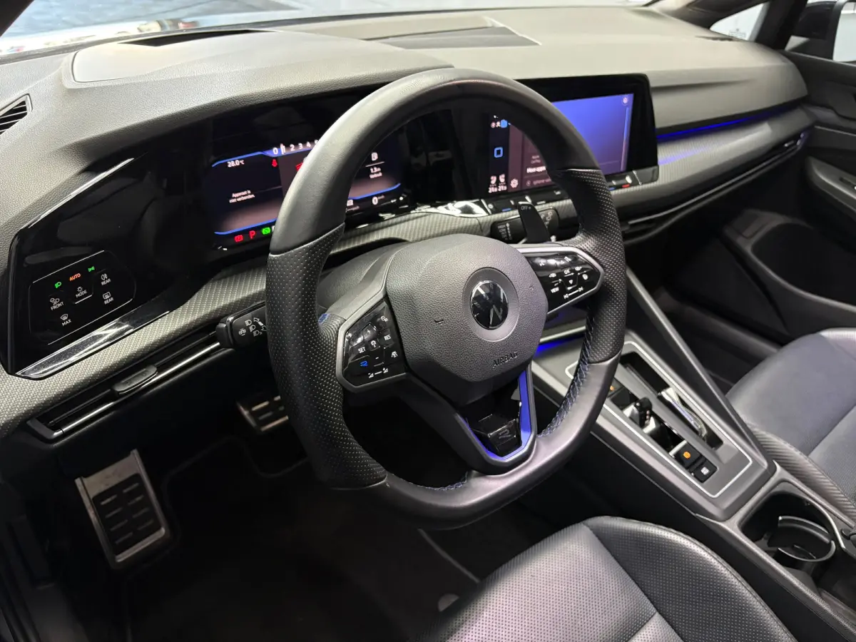 8 R 2.0 TSI 4M Performance