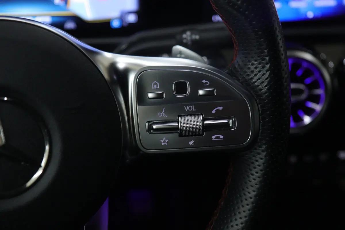 250 PANO/CARPLAY/CAM/MEM/NAVI/ACC/VOL