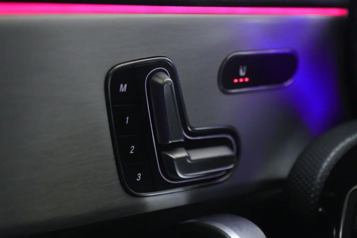 250 PANO/CARPLAY/CAM/MEM/NAVI/ACC/VOL