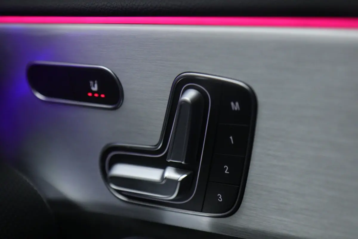 250 PANO/CARPLAY/CAM/MEM/NAVI/ACC/VOL