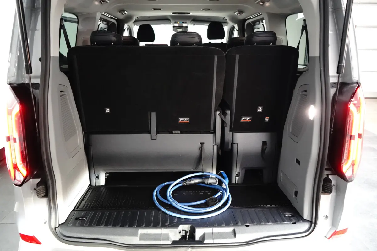 Tourneo Custom Sport 340 L1H1 65 kWh 8 Persoons | 2 x Schuifdeur | B&O | 4 jaar/100.000km garantie