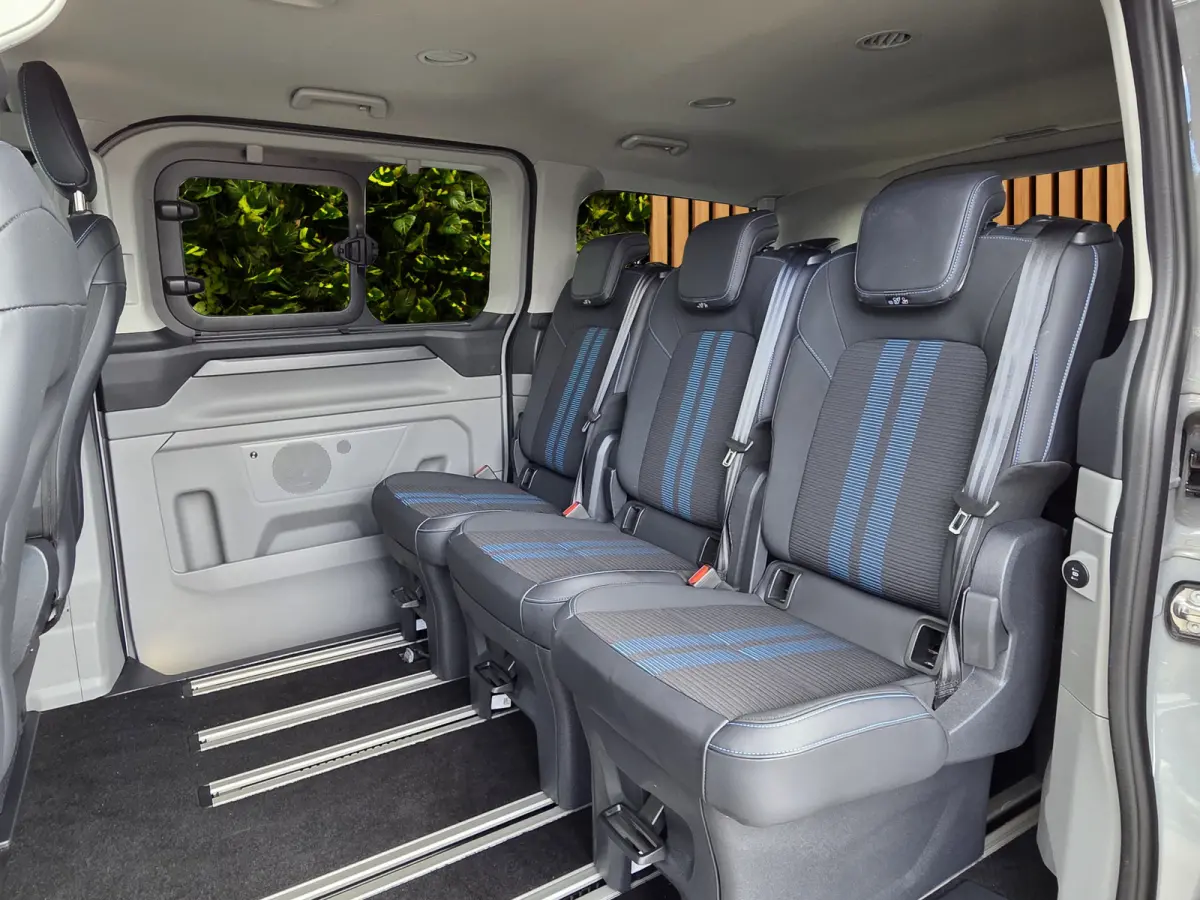 Tourneo Custom Sport 340 L1H1 65 kWh 8 Persoons | 2 x Schuifdeur | B&O | 4 jaar/100.000km garantie