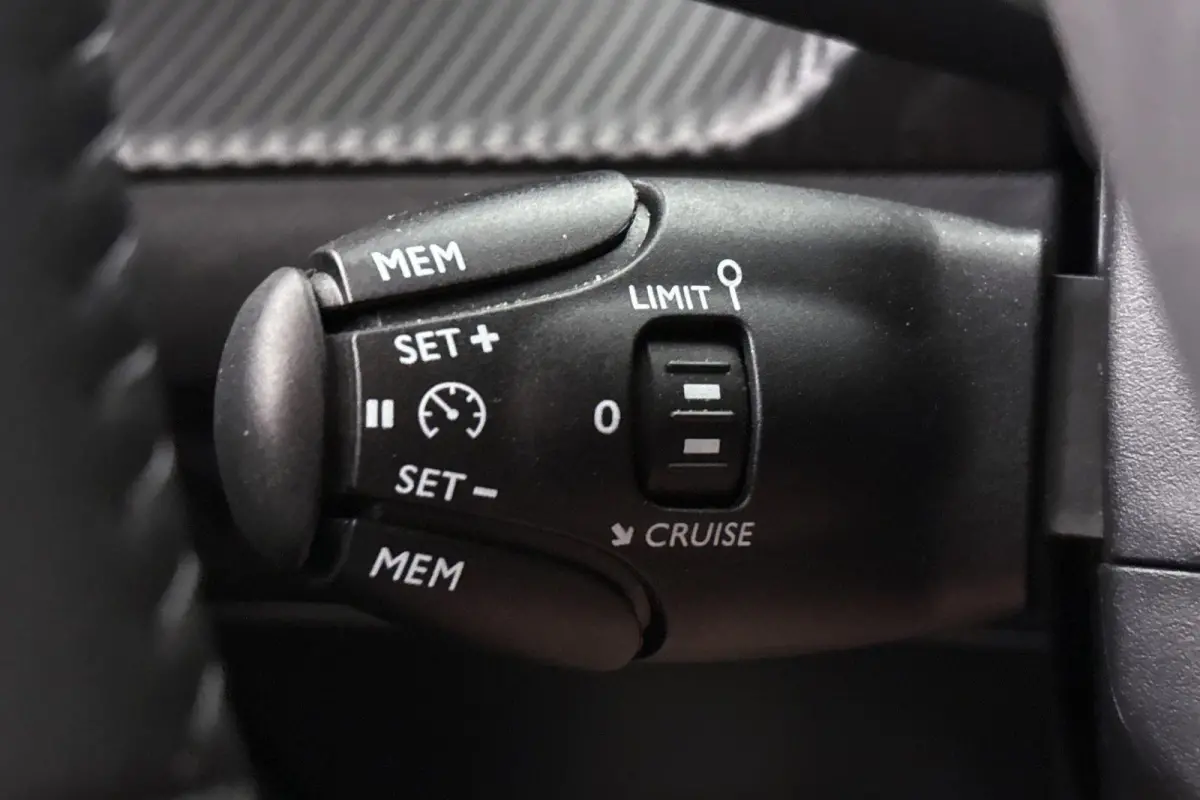 1.2 PureTech Allure Achteruitrijcamera Keyless Navigatie