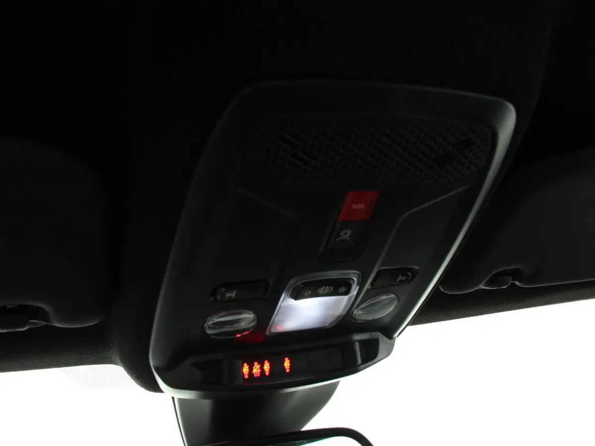 1.2 Turbo Hybrid 100pk GS Automaat DEMO ! Navigatie Apple Carplay/Android Auto Camera Parkeersensoren Cruise Control Dodehoek assistent Airco Lichtmetalen velgen Virtual Cockpit