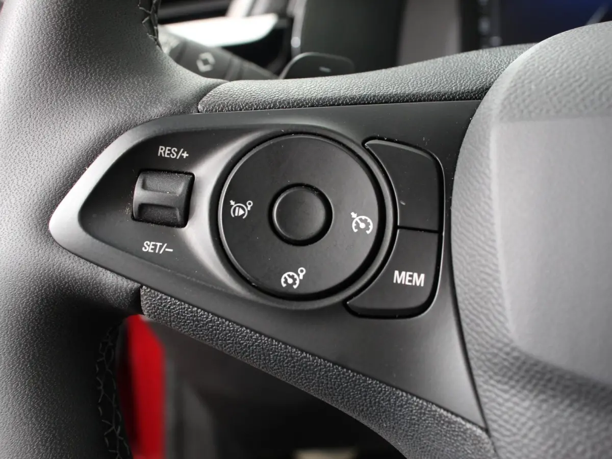 1.2 Turbo Hybrid 100pk GS Automaat DEMO ! Navigatie Apple Carplay/Android Auto Camera Parkeersensoren Cruise Control Dodehoek assistent Airco Lichtmetalen velgen Virtual Cockpit