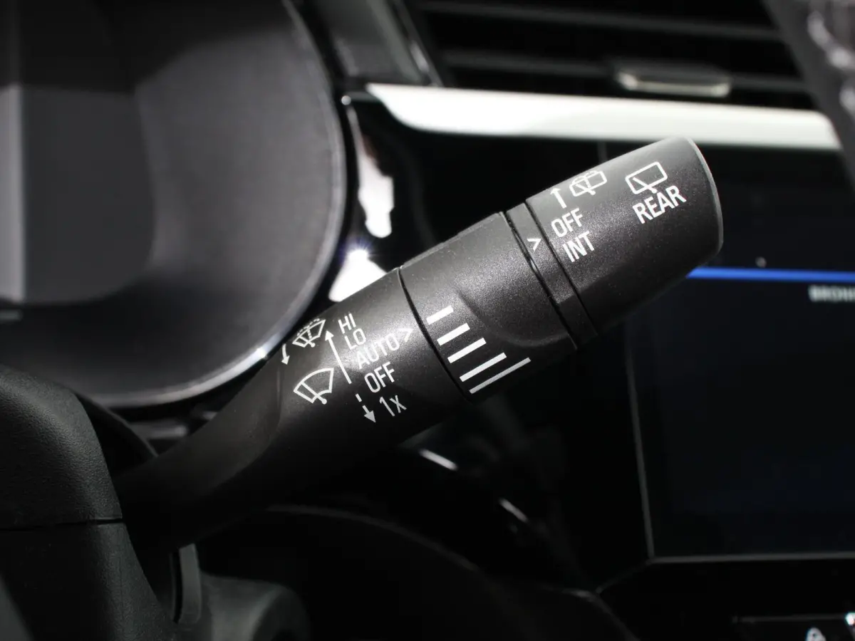 1.2 Turbo Hybrid 100pk GS Automaat DEMO ! Navigatie Apple Carplay/Android Auto Camera Parkeersensoren Cruise Control Dodehoek assistent Airco Lichtmetalen velgen Virtual Cockpit
