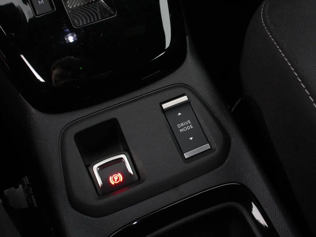 1.2 Turbo Hybrid 100pk GS Automaat DEMO ! Navigatie Apple Carplay/Android Auto Camera Parkeersensoren Cruise Control Dodehoek assistent Airco Lichtmetalen velgen Virtual Cockpit