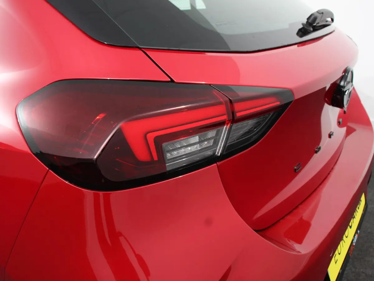 1.2 Turbo Hybrid 100pk GS Automaat DEMO ! Navigatie Apple Carplay/Android Auto Camera Parkeersensoren Cruise Control Dodehoek assistent Airco Lichtmetalen velgen Virtual Cockpit