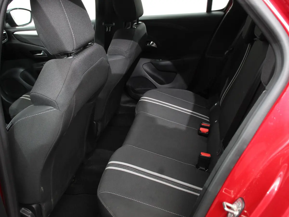 1.2 Turbo Hybrid 100pk GS Automaat DEMO ! Navigatie Apple Carplay/Android Auto Camera Parkeersensoren Cruise Control Dodehoek assistent Airco Lichtmetalen velgen Virtual Cockpit