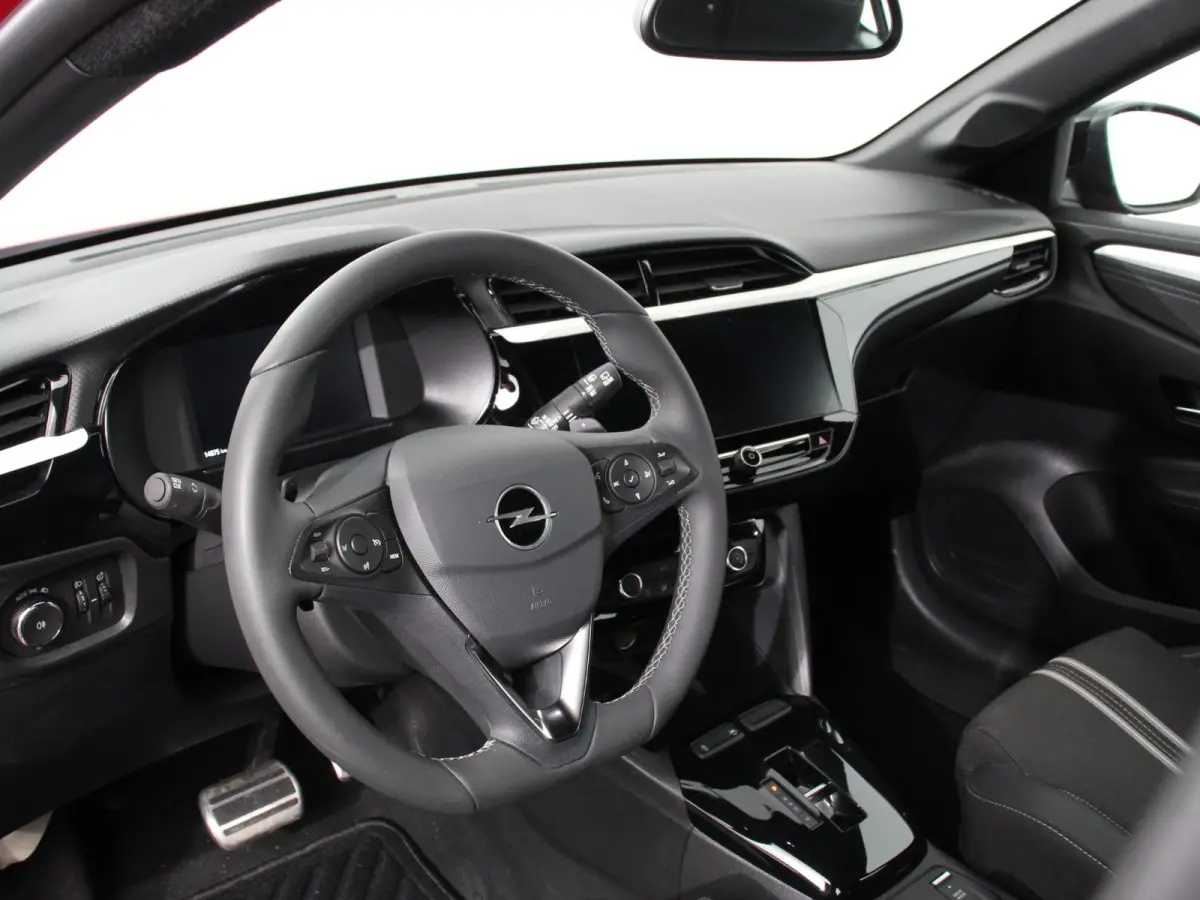 1.2 Turbo Hybrid 100pk GS Automaat DEMO ! Navigatie Apple Carplay/Android Auto Camera Parkeersensoren Cruise Control Dodehoek assistent Airco Lichtmetalen velgen Virtual Cockpit
