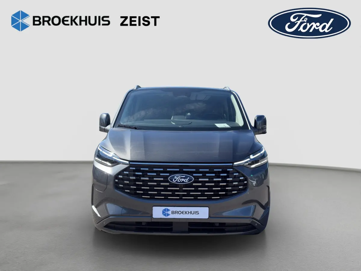 Tourneo Titanium X Plug-in Hybrid L2H1 340 2.5 PHEV L2H1 Titanium X | 360 Camera | Pano-dak | AGR-stoel | B&O audio | Wegklap Trekhaak| Dodehoek sensoren | Climate Control | Apple / Android 