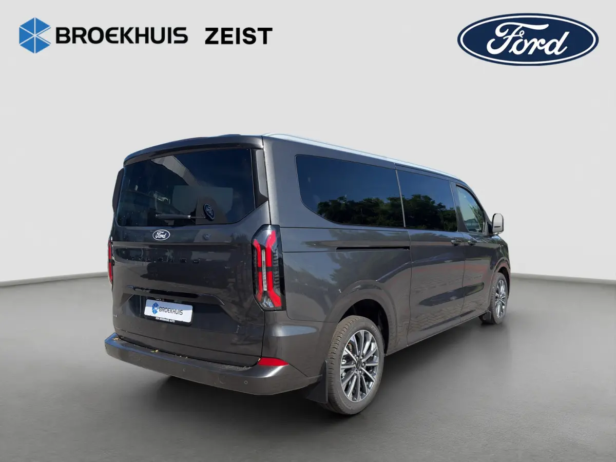 Tourneo Titanium X Plug-in Hybrid L2H1 340 2.5 PHEV L2H1 Titanium X | 360 Camera | Pano-dak | AGR-stoel | B&O audio | Wegklap Trekhaak| Dodehoek sensoren | Climate Control | Apple / Android 