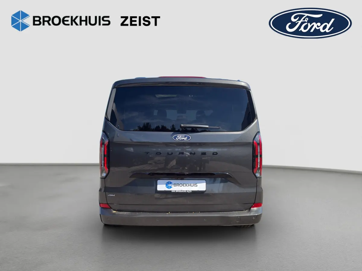 Tourneo Titanium X Plug-in Hybrid L2H1 340 2.5 PHEV L2H1 Titanium X | 360 Camera | Pano-dak | AGR-stoel | B&O audio | Wegklap Trekhaak| Dodehoek sensoren | Climate Control | Apple / Android 