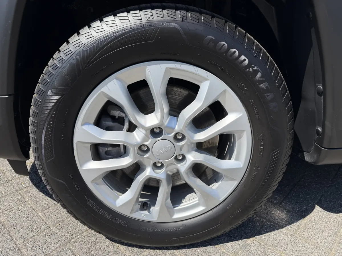 4xe 190 Plug-in Hybrid Altitude (Elektrische Klep - Keyless Entry - LED - Automatische Airco - Camera - Navigatie - Apple Carplay - 4WD - Adaptieve Cruise Controle)