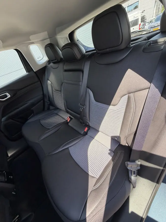 4xe 190 Plug-in Hybrid Altitude (Elektrische Klep - Keyless Entry - LED - Automatische Airco - Camera - Navigatie - Apple Carplay - 4WD - Adaptieve Cruise Controle)