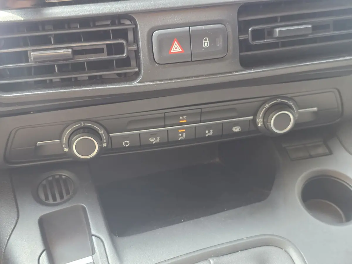 1.5 BlueHDI Premium / 1e EIGENAAR / CAMERA / CRUISE / NAVI