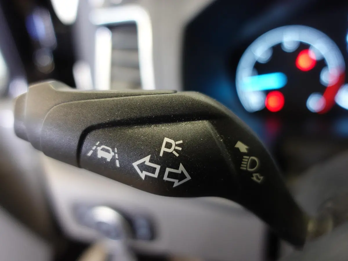 320 2.0 TDCI L2H1 Sport 170PK Automaat Airco Cruise Control Bluetooth Navi Trekhaak