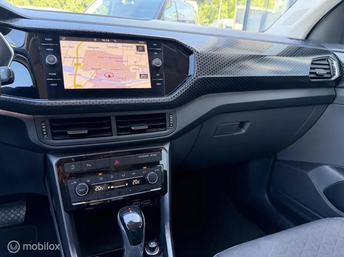 1.0 TSI Style R-Line xenon led 17 inch trekh carpl trekh