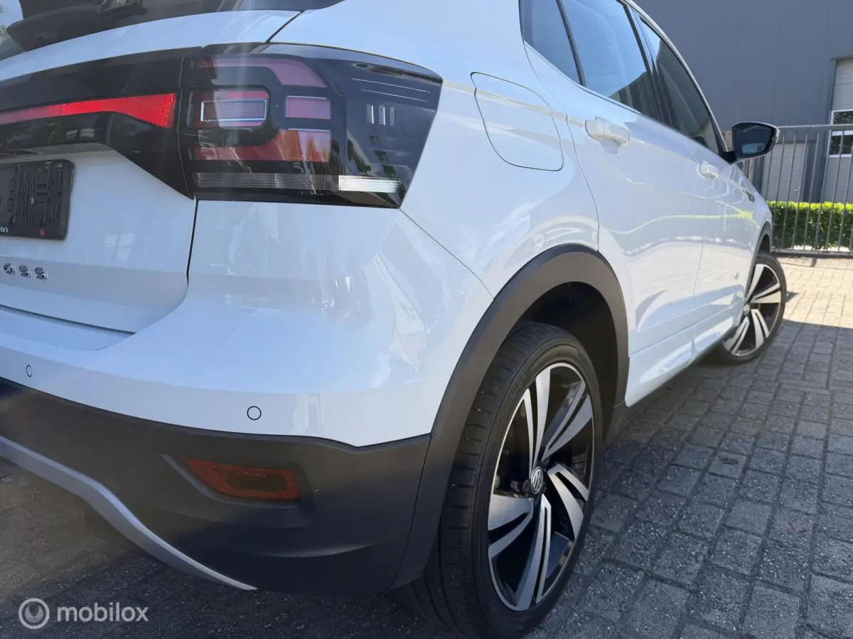 1.0 TSI Style R-Line xenon led 17 inch trekh carpl trekh