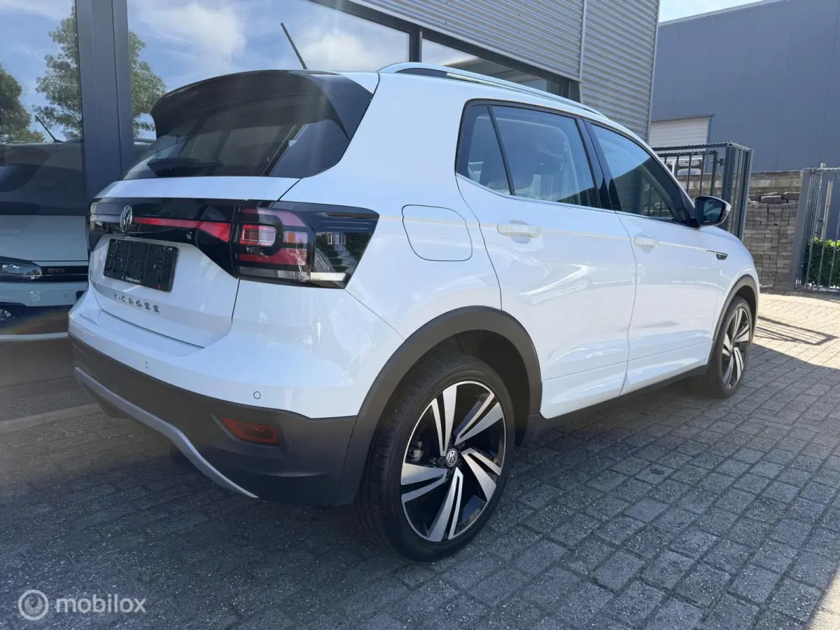1.0 TSI Style R-Line xenon led 17 inch trekh carpl trekh