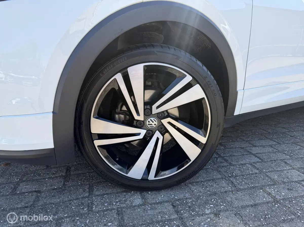 1.0 TSI Style R-Line xenon led 17 inch trekh carpl trekh