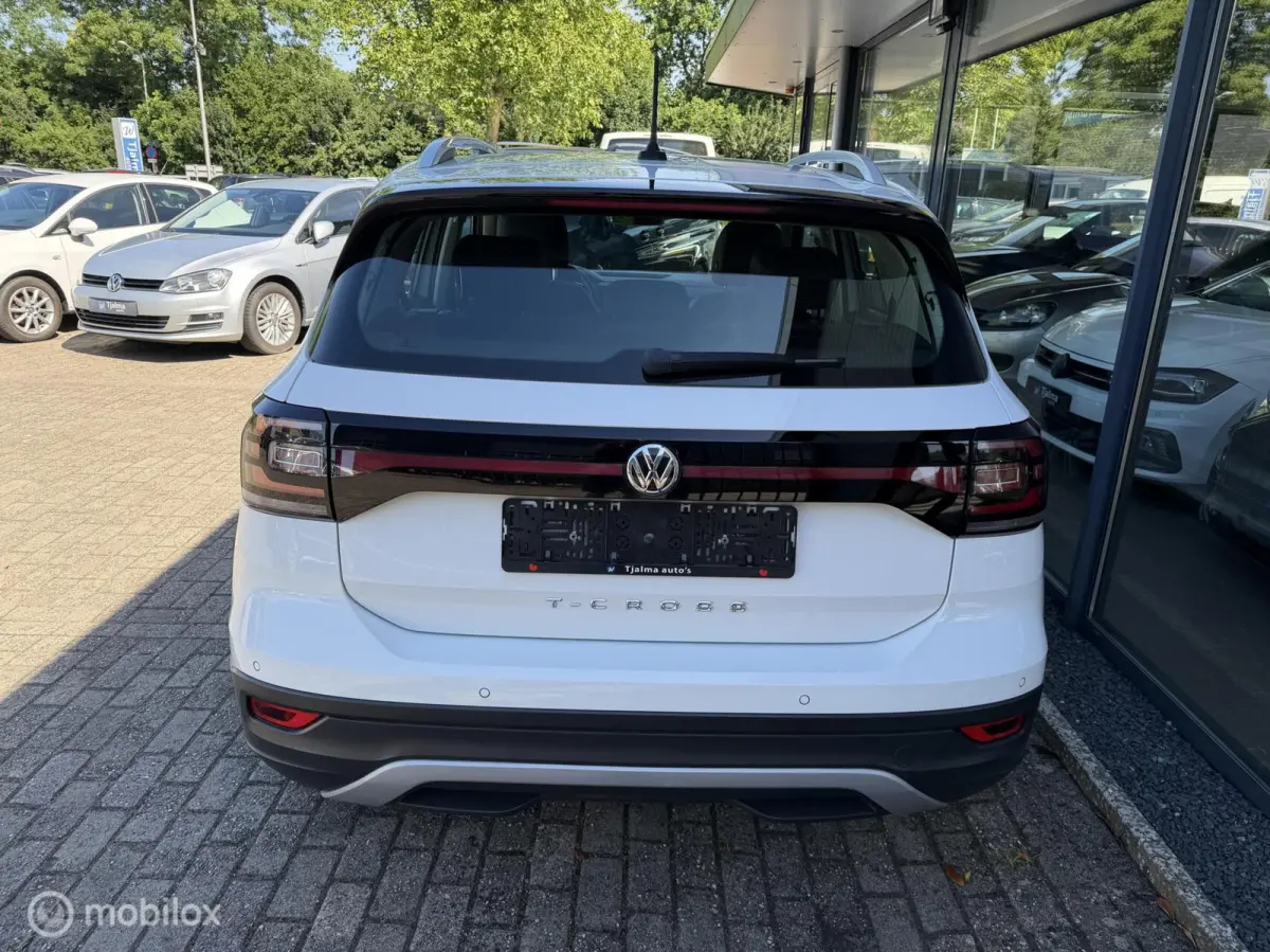 1.0 TSI Style R-Line xenon led 17 inch trekh carpl trekh