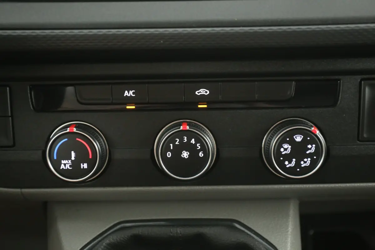 2.0 TDI L2H1 | DC | 6 Zits | Airco | Camera | Trekhaak | Carplay