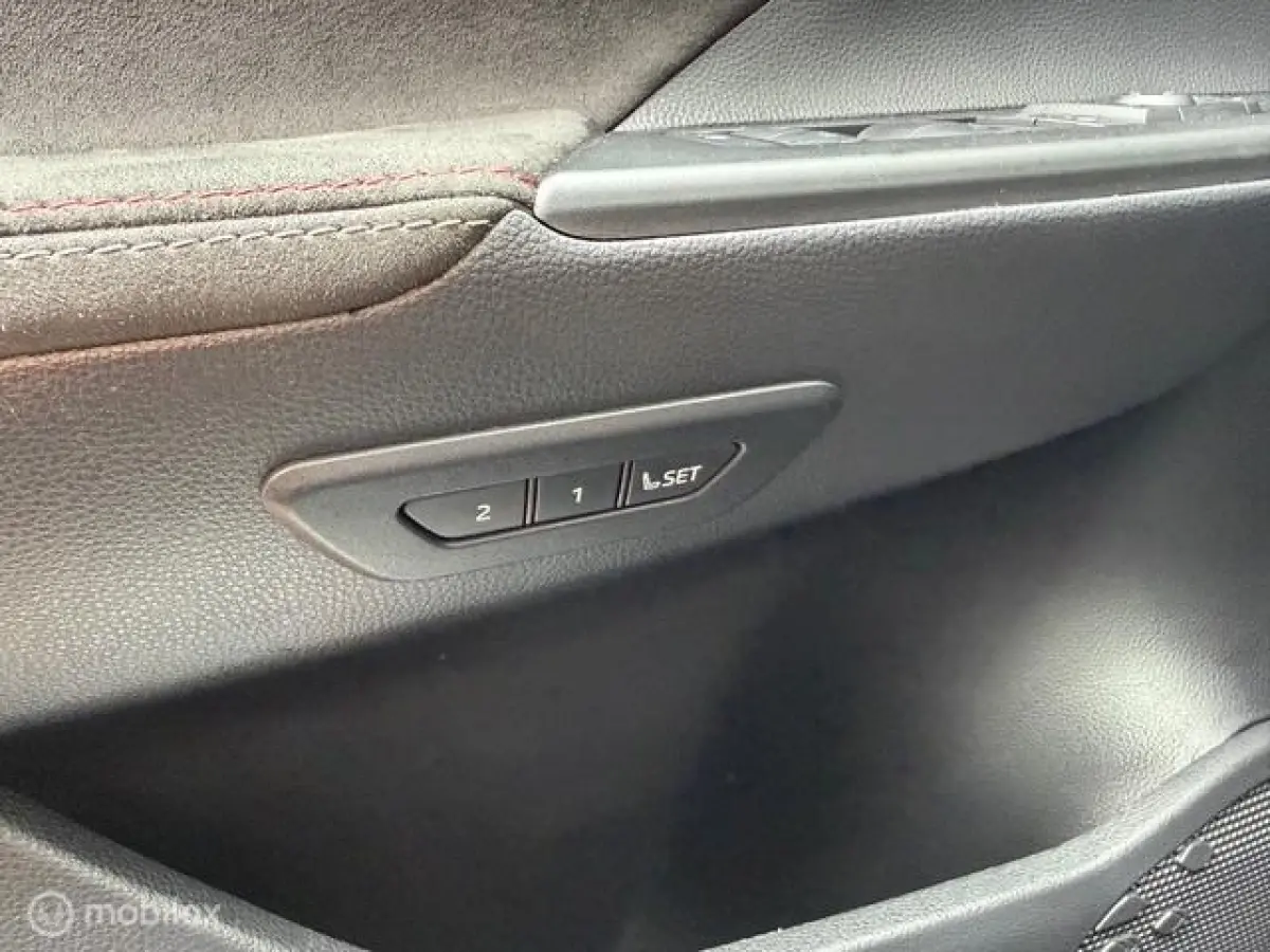 2.0 Plug-in Hybrid 220 GR SPORT JBL|360|Carplay