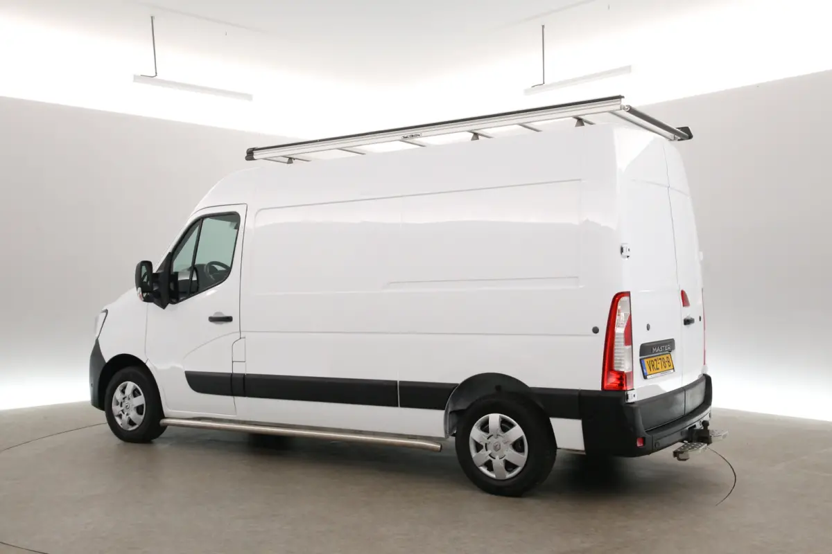 T35 2.3 dCi 180PK L2H2 | Airco | Cruise | Camera | 3 Zits | Navi | Trekhaak | Imperiaal