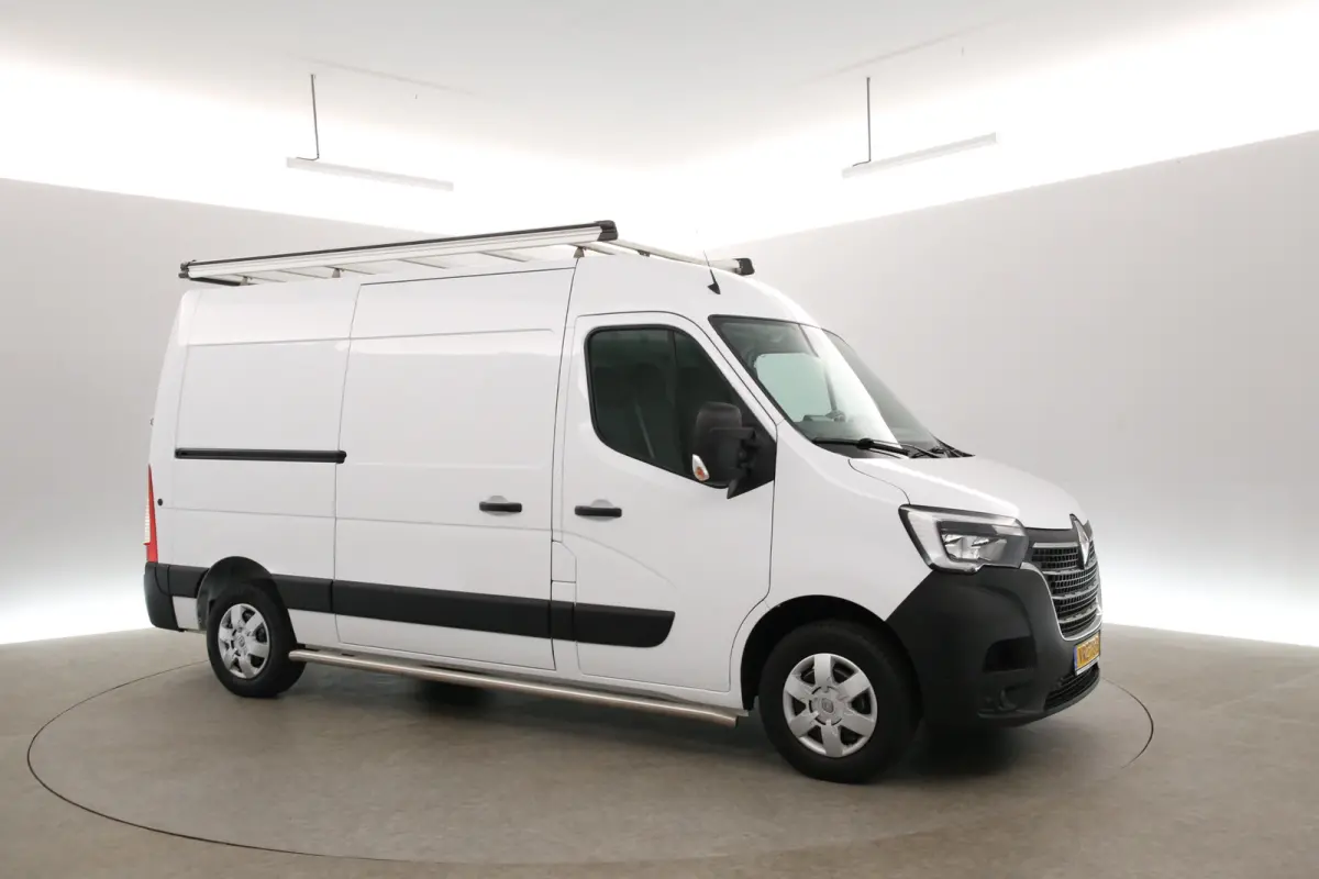 T35 2.3 dCi 180PK L2H2 | Airco | Cruise | Camera | 3 Zits | Navi | Trekhaak | Imperiaal