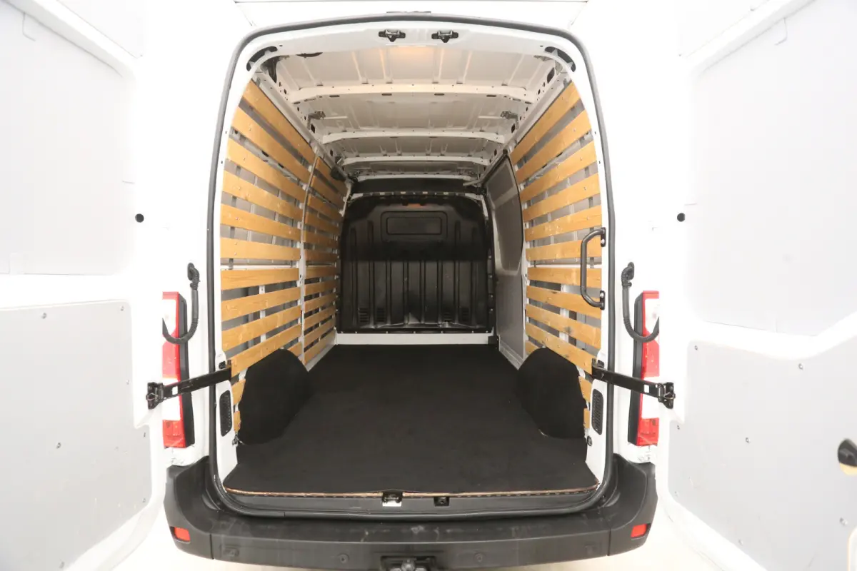 T35 2.3 dCi 180PK L2H2 | Airco | Cruise | Camera | 3 Zits | Navi | Trekhaak | Imperiaal