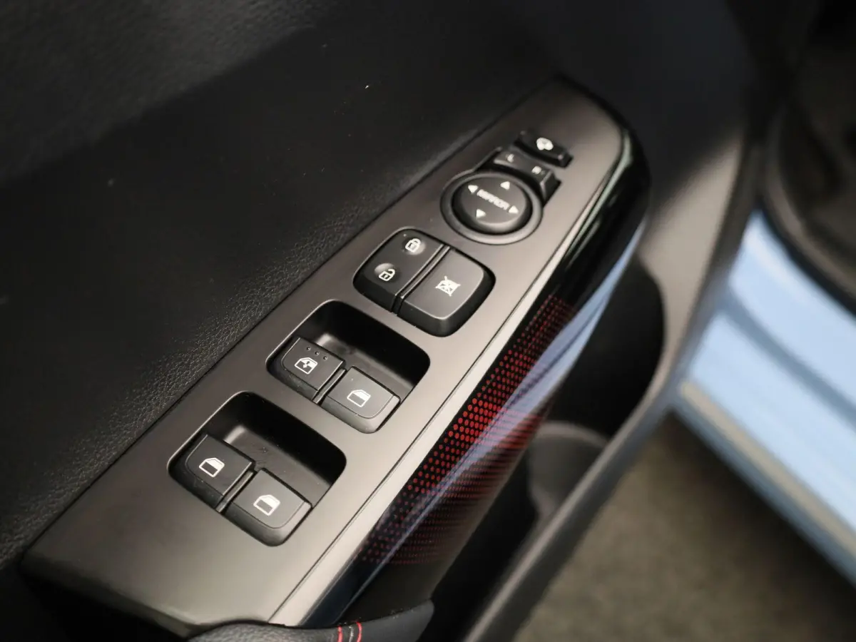 1.0 DPi GT-Line | Apple Carplay / Android Auto | Keyless | Lederen Bekleding | Camera | Privacy Glass | Apple Carplay / Android Auto |
