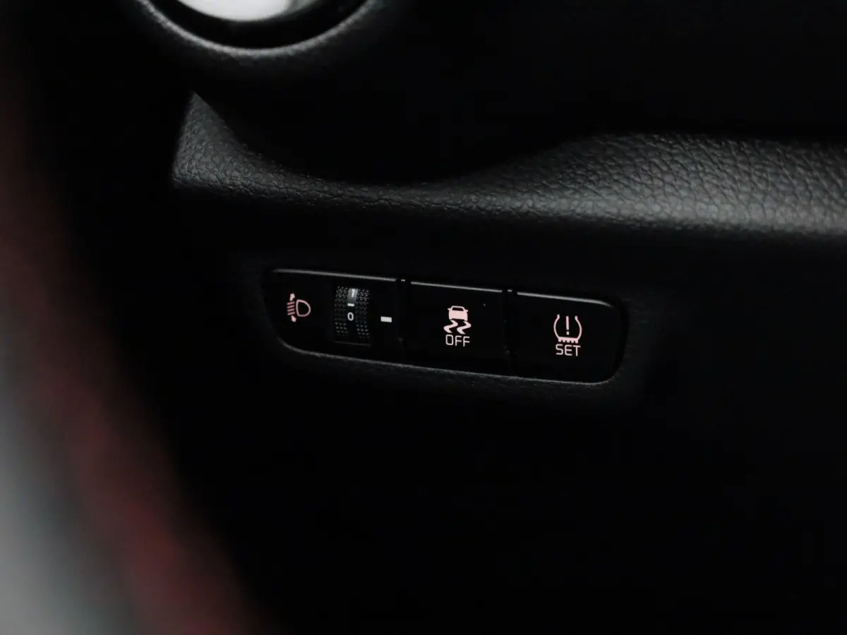 1.0 DPi GT-Line | Apple Carplay / Android Auto | Keyless | Lederen Bekleding | Camera | Privacy Glass | Apple Carplay / Android Auto |