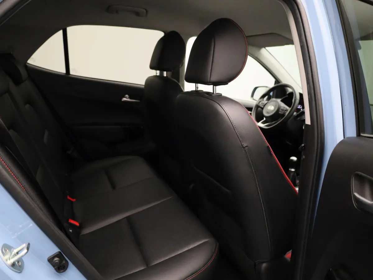 1.0 DPi GT-Line | Apple Carplay / Android Auto | Keyless | Lederen Bekleding | Camera | Privacy Glass | Apple Carplay / Android Auto |