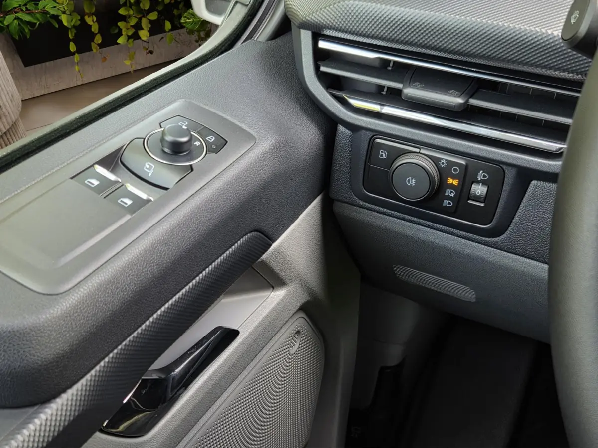 Dubbel Cab. Grey Platinum | Leer | Spoilerpakket | Striping | AGR | Zwarte Accenten | Excl. sierstrippen carrosseriezijde