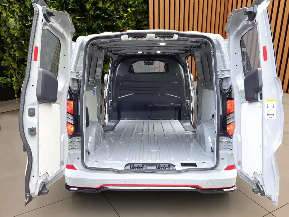 Dubbel Cab. Grey Platinum | Leer | Spoilerpakket | Striping | AGR | Zwarte Accenten | Excl. sierstrippen carrosseriezijde