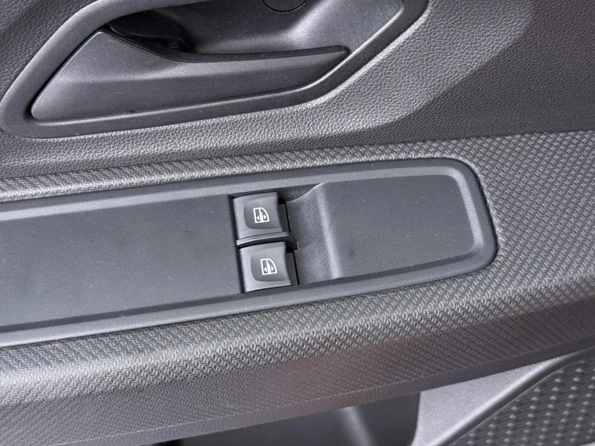 TCe 90 GPF Essential | Airco | Parkeersensoren |