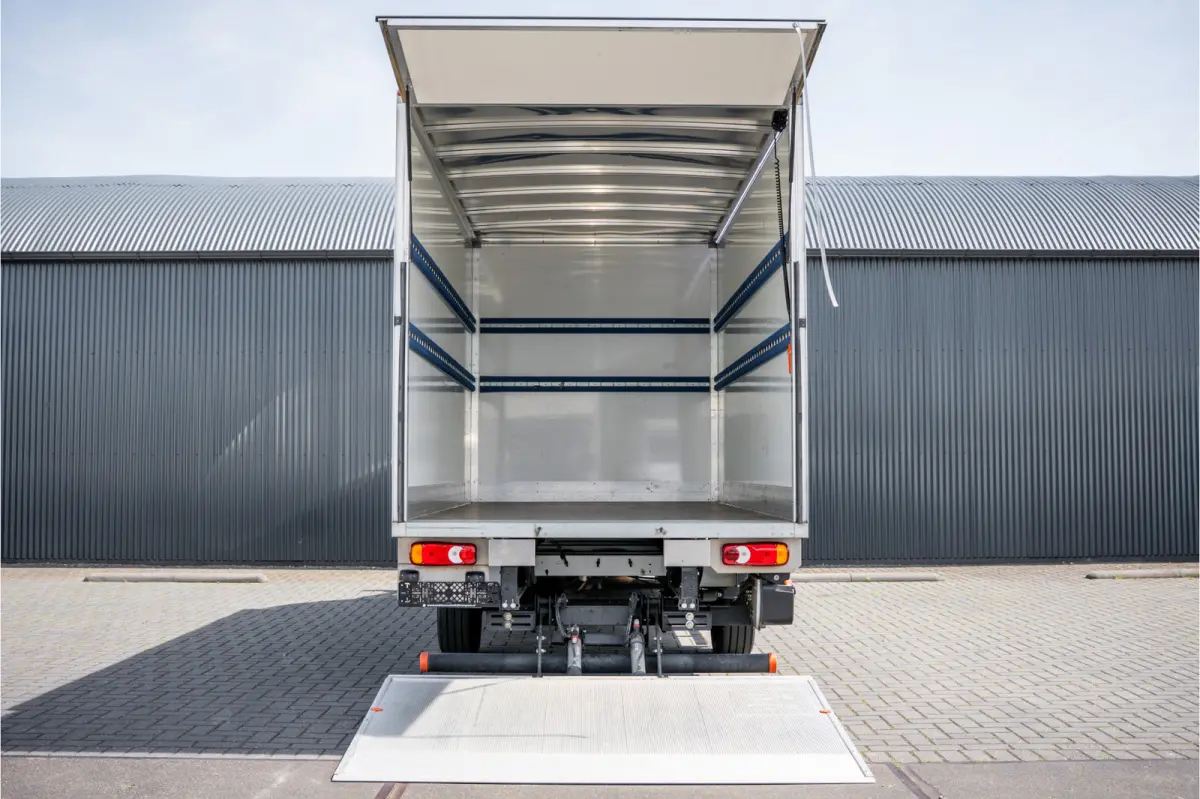 2.3dCi | Bakwagen met Laadklep | LED | Carplay | Camera | Cruise