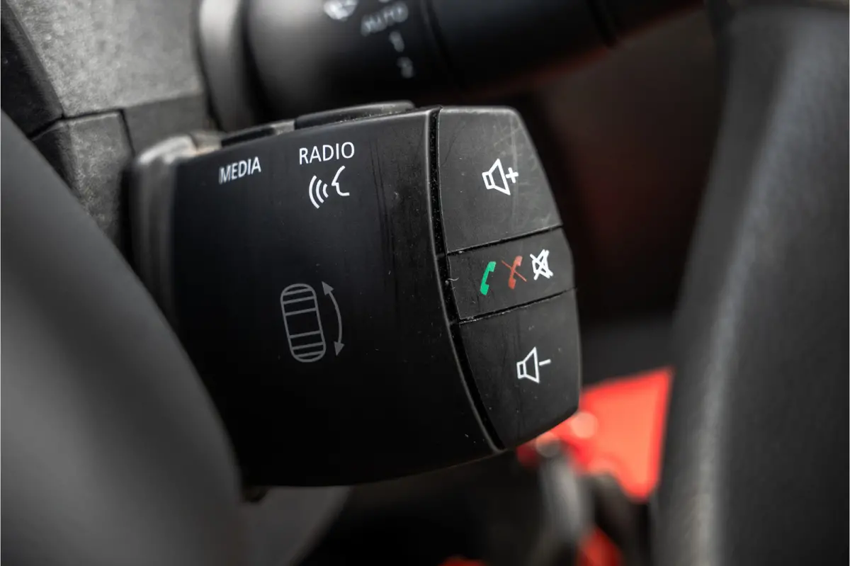 2.3dCi | Bakwagen met Laadklep | LED | Carplay | Camera | Cruise