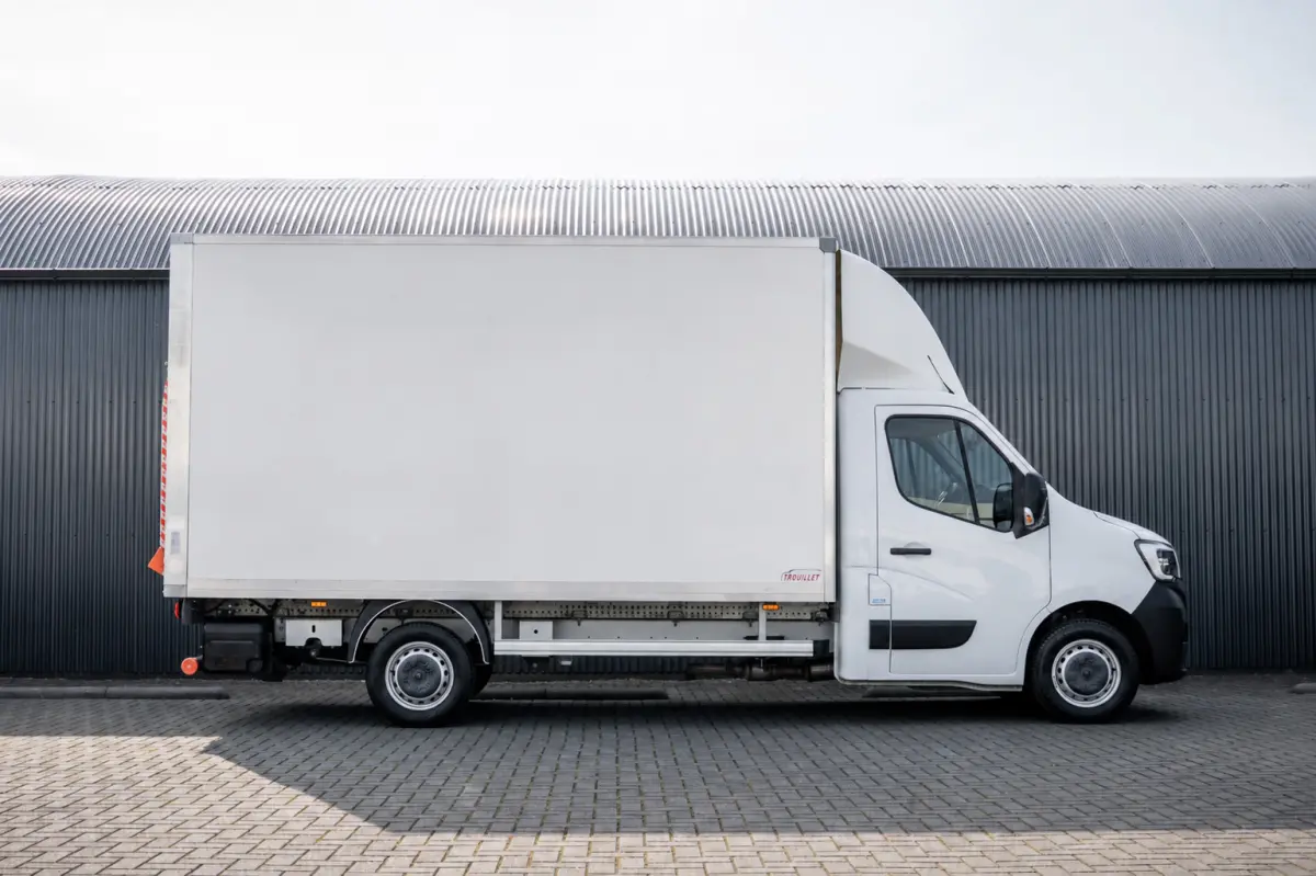 2.3dCi | Bakwagen met Laadklep | LED | Carplay | Camera | Cruise