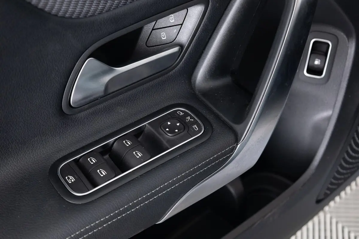250 e Business Line | Full LED | Half LEDER | NAVI | PHEV !