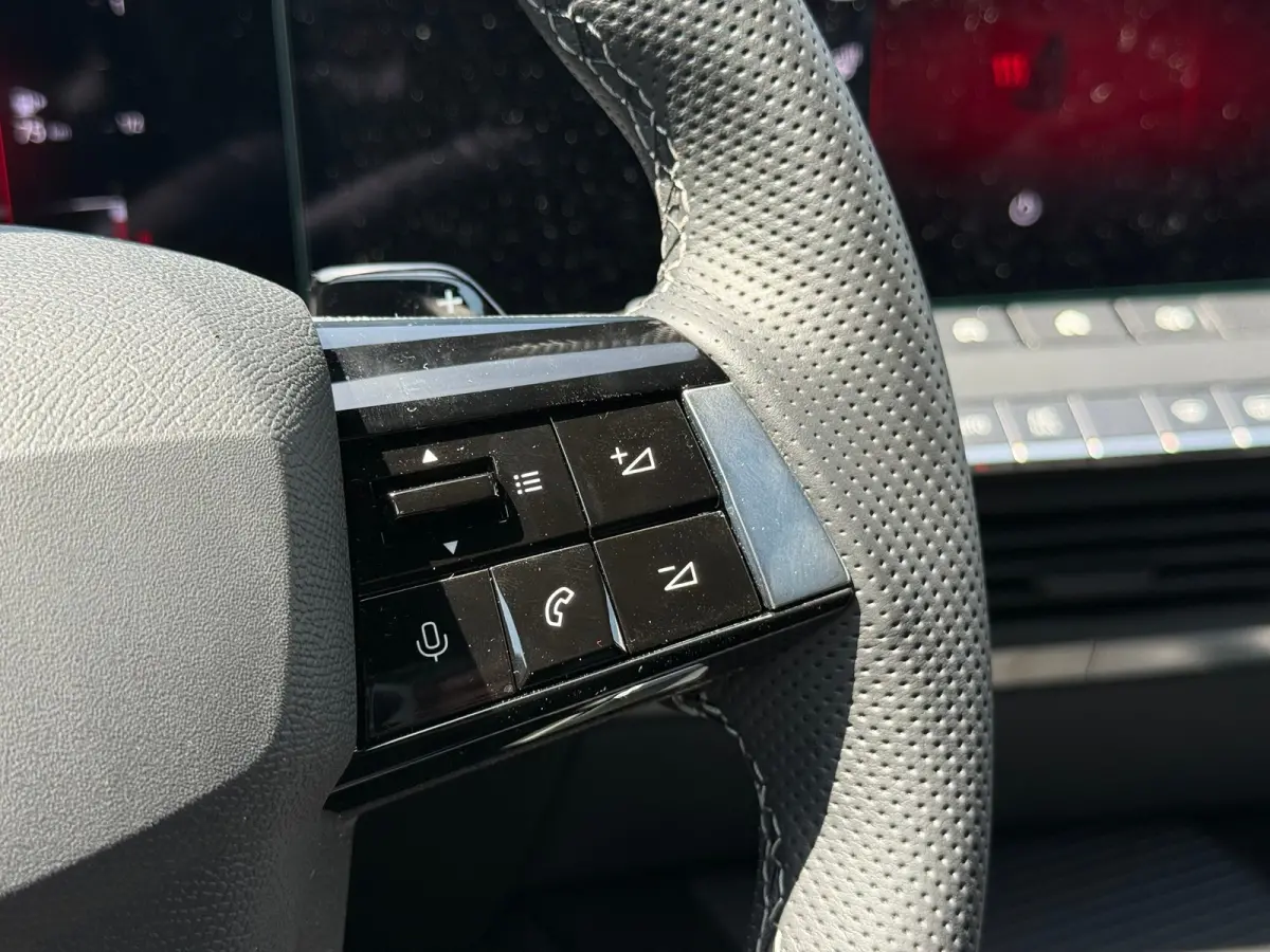 1.2 Turbo Hybrid Business Edition Trekhaak afneembaar | Keyless | Achteruitrij camera | Adeptieve cruise control | Stoelverwarming | AGR Comfort stoelen | Apple carplay & Android auto