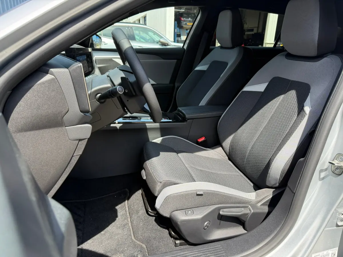 1.2 Turbo Hybrid Business Edition Trekhaak afneembaar | Keyless | Achteruitrij camera | Adeptieve cruise control | Stoelverwarming | AGR Comfort stoelen | Apple carplay & Android auto