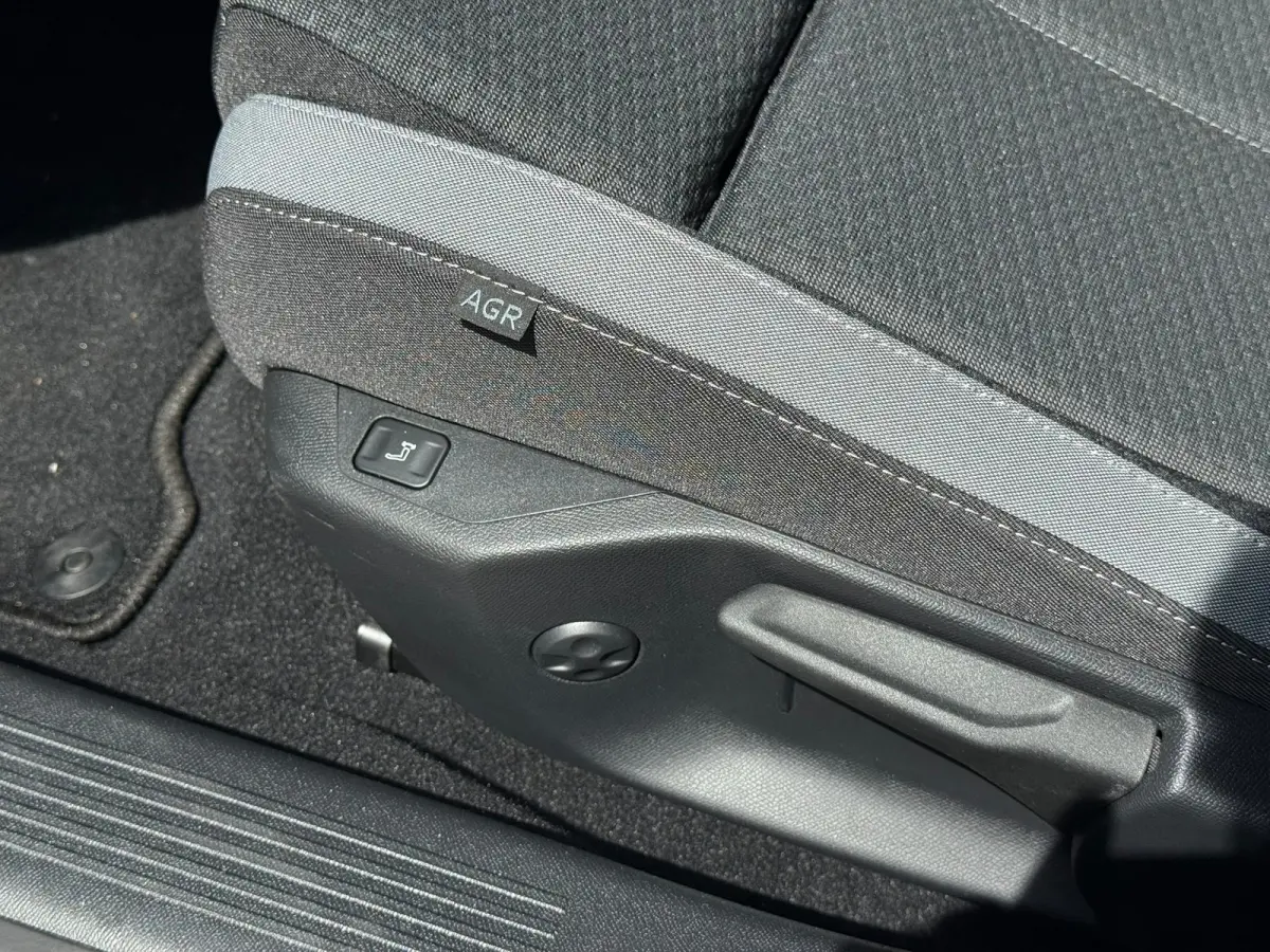 1.2 Turbo Hybrid Business Edition Trekhaak afneembaar | Keyless | Achteruitrij camera | Adeptieve cruise control | Stoelverwarming | AGR Comfort stoelen | Apple carplay & Android auto