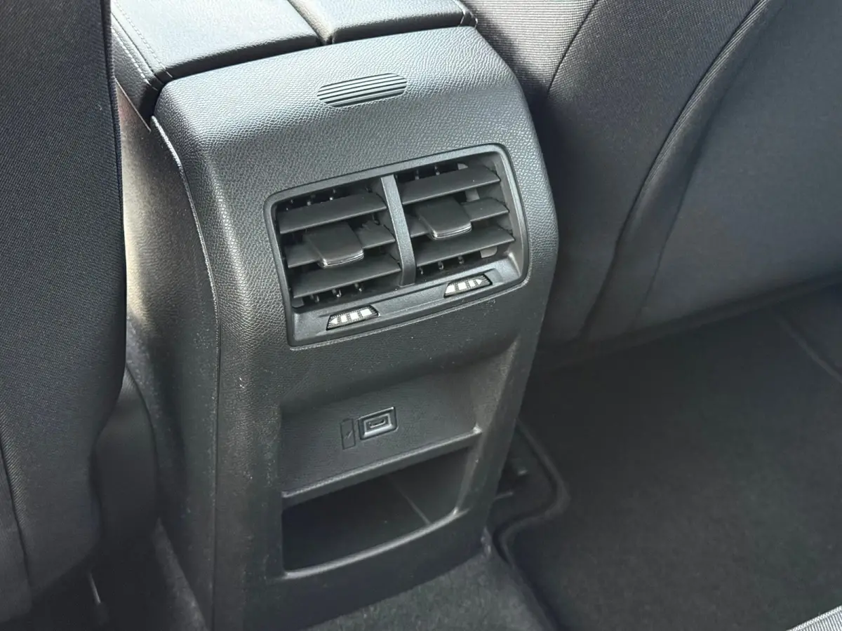 1.2 Turbo Hybrid Business Edition Trekhaak afneembaar | Keyless | Achteruitrij camera | Adeptieve cruise control | Stoelverwarming | AGR Comfort stoelen | Apple carplay & Android auto