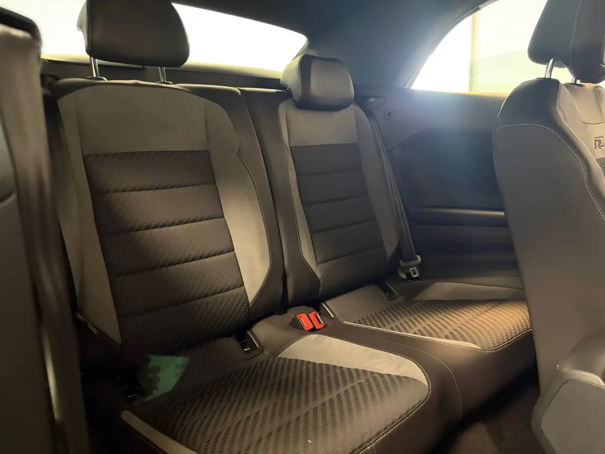 R-Line 1.5TSi DSG | Navigatie | Camera | 19" BI-color velgen | 2x R-line |