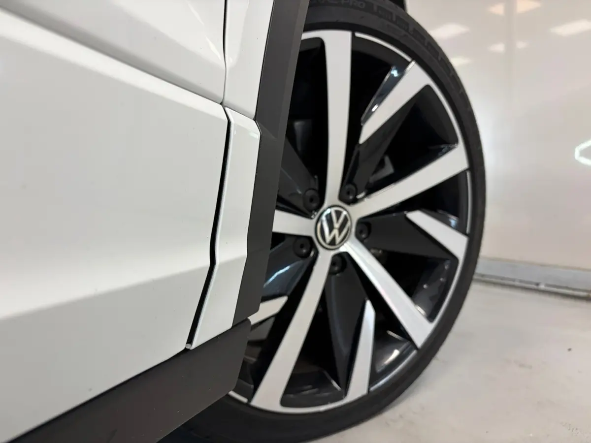 R-Line 1.5TSi DSG | Navigatie | Camera | 19" BI-color velgen | 2x R-line |