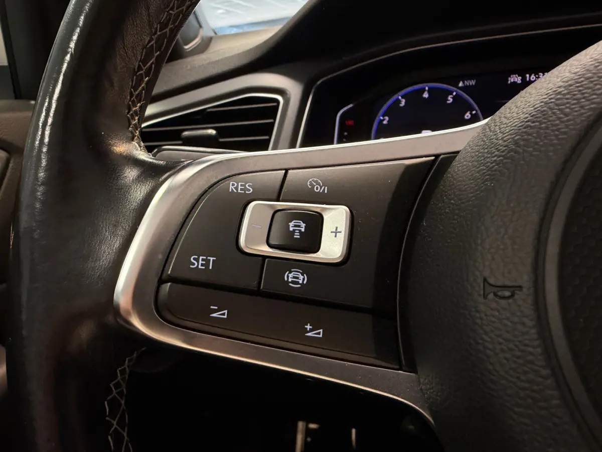 R-Line 1.5TSi DSG | Navigatie | Camera | 19" BI-color velgen | 2x R-line |